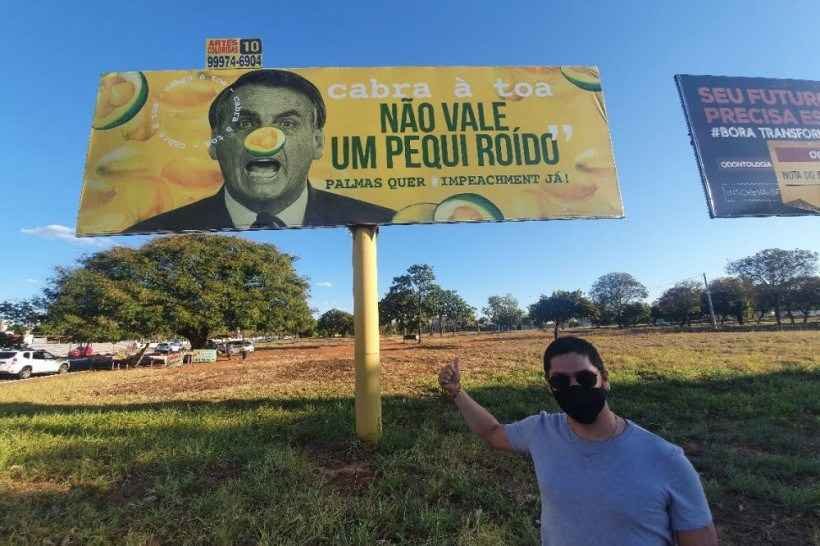Outdoors em Palmas atacam Bolsonaro: "Cabra à toa. Não vale um pequi roído" - Reprodução/Twitter