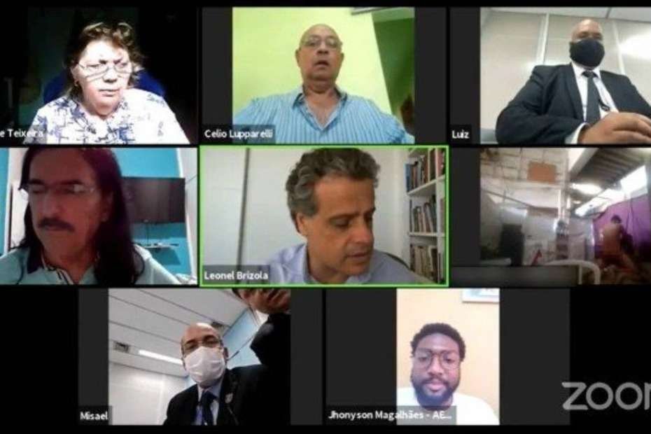 Sexo na live: Casal esquece câmera ligada em audiência pública virtual - Reprodução/ Zoom