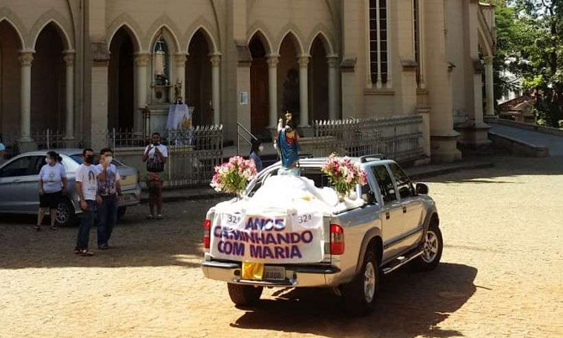 Cortejo pelas ruas de BH marca dia de Nossa Senhora da Boa Viagem, padroeira da capital - Edésio Ferreira/EM/D.A Press