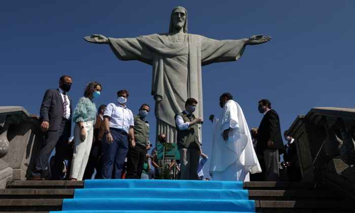Visitantes lotam pontos turísticos do Rio em primeiro dia de reabertura - Fábio Mota/AFP