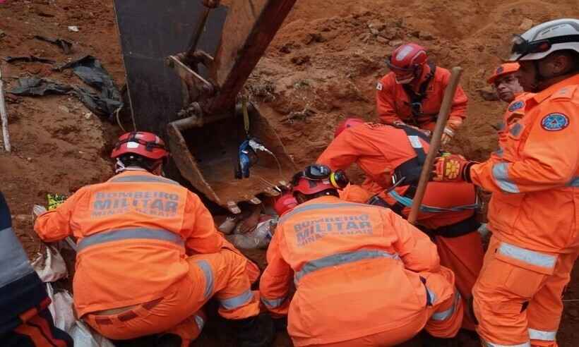 Deslizamento de terra deixa trabalhadores soterrados em Carmo de Minas - CBMMG/divulgação