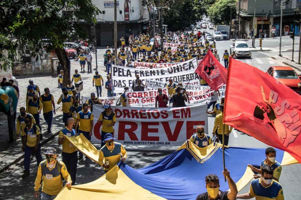 Em greve, funcionários dos Correios fazem ato no centro de Belo Horizonte - Luiz Rocha/Sintect-MG