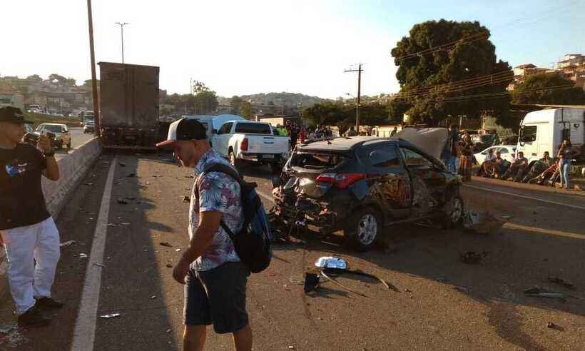 Carreta provoca acidente com 19 veículos no Anel Rodoviário, em BH - Divulgação/ Batalhão de Trânsito da Polícia Militar