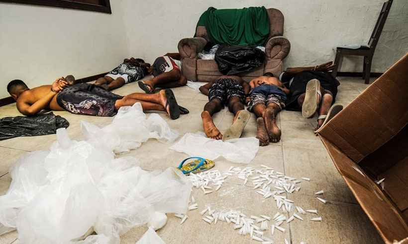 Polícia estoura fábrica de cocaína em casa no Bairro Sagrada Família - Leandro Couri/EM/DA Press
