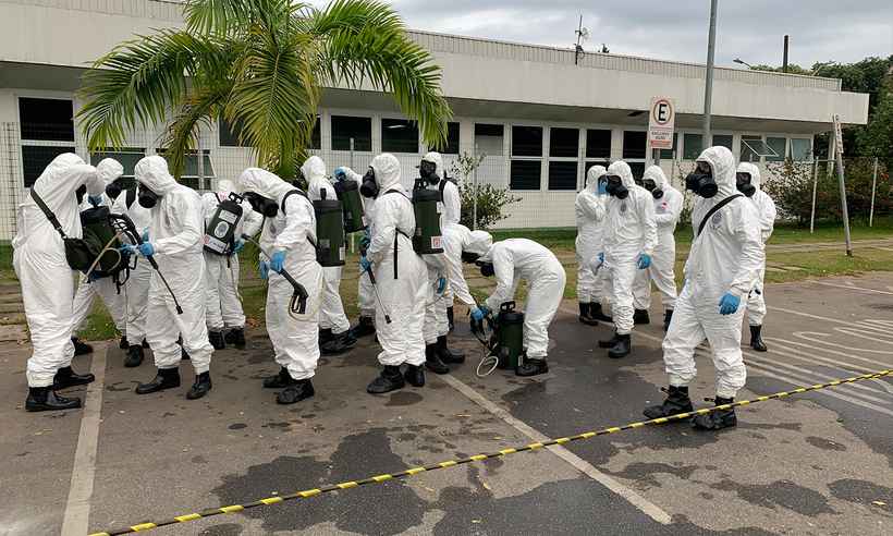 Exército Brasileiro faz desinfecção de espaços públicos em Ipatinga - Imprensa/PMI
