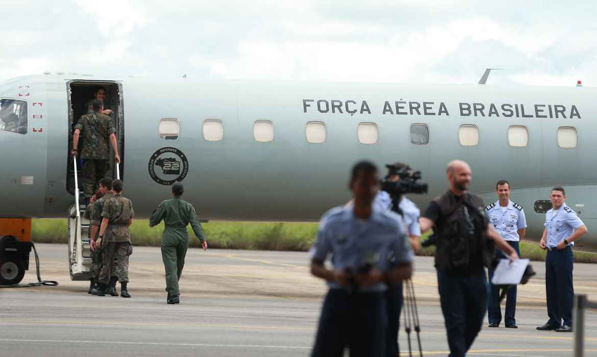 MP investiga uso de avião da FAB para levar garimpeiros ilegais a reunião com Ricardo Salles - Marcelo Casal Jr/Agência Brasil