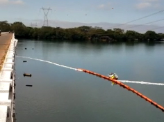 Bombeiros tentam remover carreta-tanque de etanol do fundo do Rio Grande - CBMMG