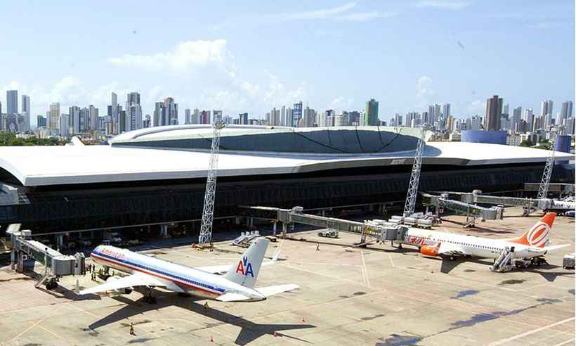 Avião atropela cobra e Aeroporto de Recife interrompe pousos - Reprodução da internet/Wikipedia/Portal da Copa