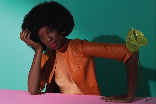 Moda eterna: roupas de couro leves e coloridas não precisam do frio para sair do armário - Gustavo Romanelli/Divulgação