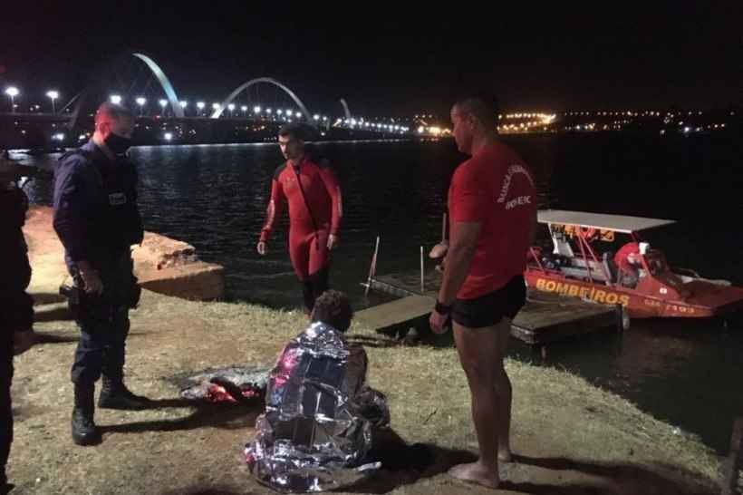 Morador de rua é espancado, amarrado e jogado em lago em Brasília - divulgação / CBMDF