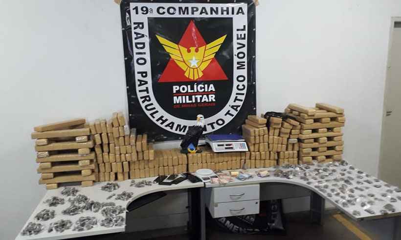 Operação da PM termina com cinco presos e 400 quilos de maconha apreendidos em BH