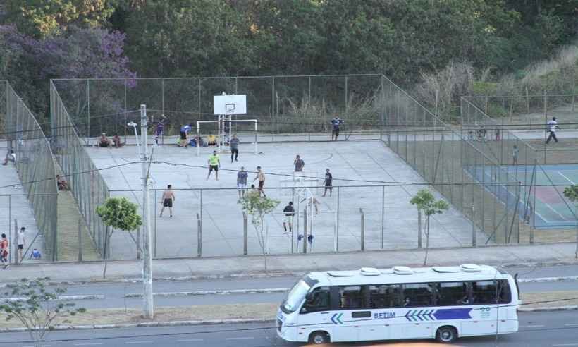 Quadras esportivas ao ar livre passam a ter autorização para funcionar em Betim - Edesio Ferreira/EM/D.A Brasil