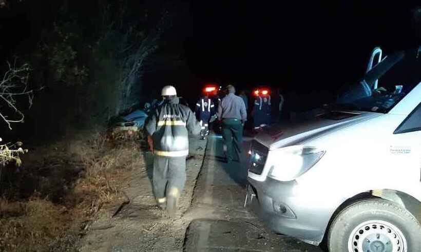 Duas pessoas morrem em batida entre Vectra e ônibus no Norte de Minas  - Corpo de Bombeiros/divulgação