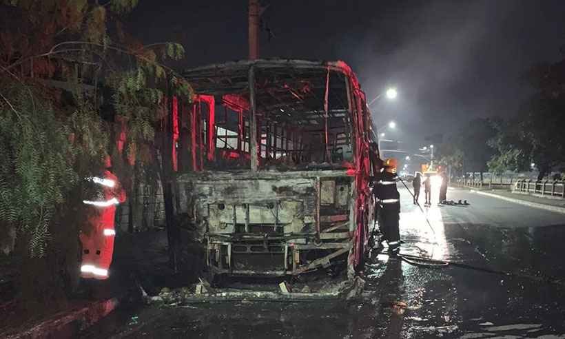 Ônibus é incendiado em Betim e carta reclamando de presídio é encontrada - Reprodução da internet/WhatsApp