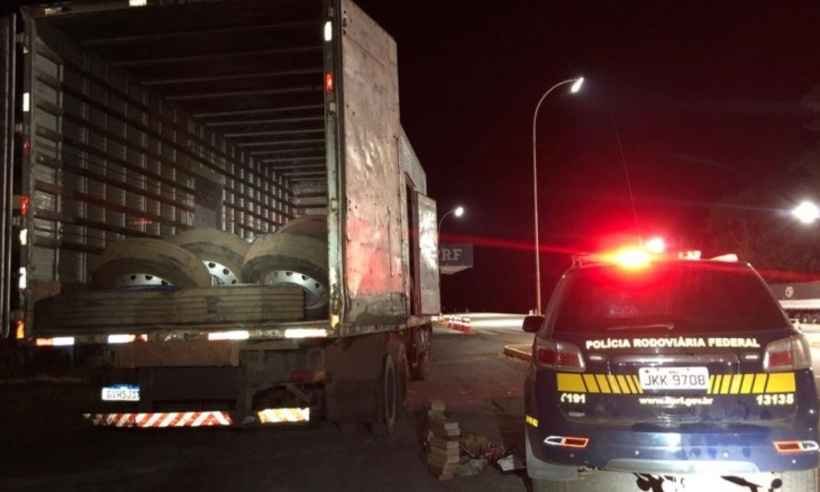PRF prende em Araxá quadrilha especializada em roubo de pneus de caminhões - Divulgação/ Polícia Rodoviária Federal