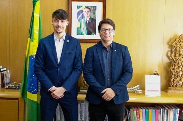 Secretário da Cultura, Mário Frias recebe filho 04 de Bolsonaro para debater jogos eletrônicos - Reprodução/Instagram