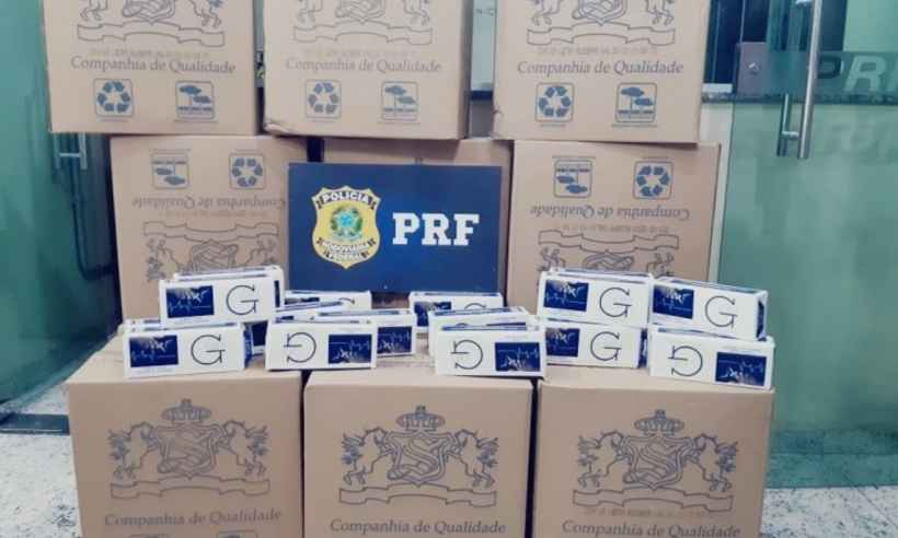 PRF apreende 6 mil maços de cigarro contrabandeados em Leopoldina - Divulgação/ PRF