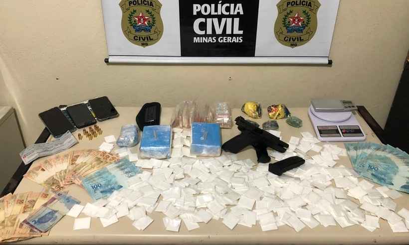 Trio é detido em sítio com mais de 360 porções de cocaína, em Nova Serrana - Divulgação/ Polícia Civil