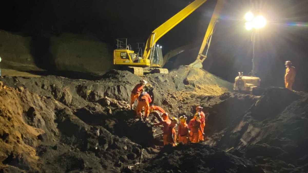 Brumadinho: bombeiros acham caminhonete procurada desde o primeiro dia e esperam encontrar desaparecidos - Divulgação/Corpo de Bombeiros