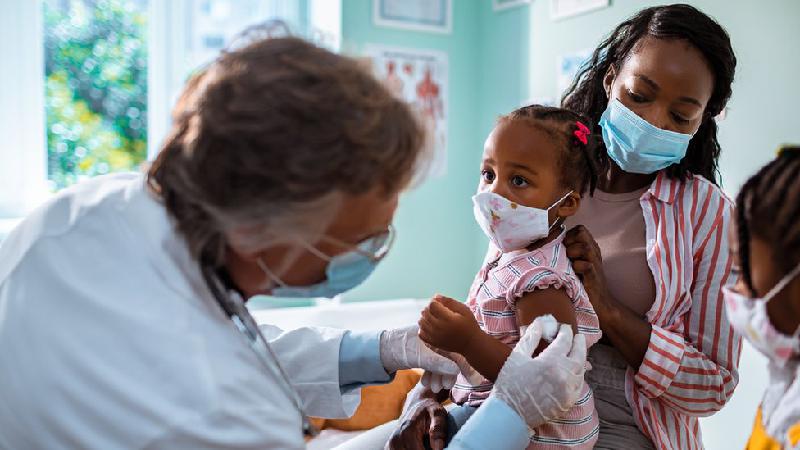 Governo tem poder de tornar vacinação obrigatória e dever de incentivá-la, dizem juristas e médicos - Getty Images