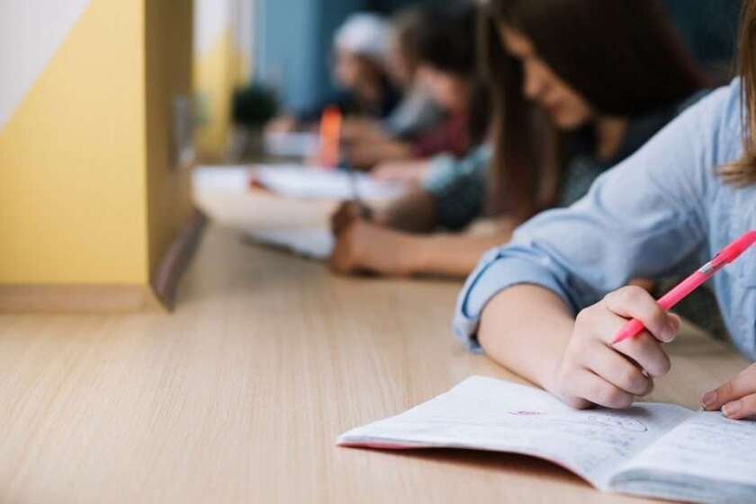 Aulas presenciais nos cursos de pós-graduação estão liberadas - Freepik/Reprodução