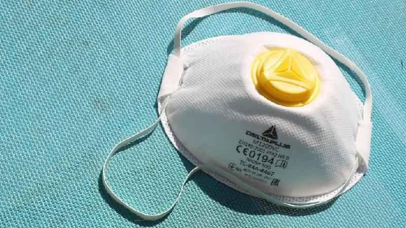 Por que máscaras com válvula não são recomendadas contra COVID-19? - Getty Images