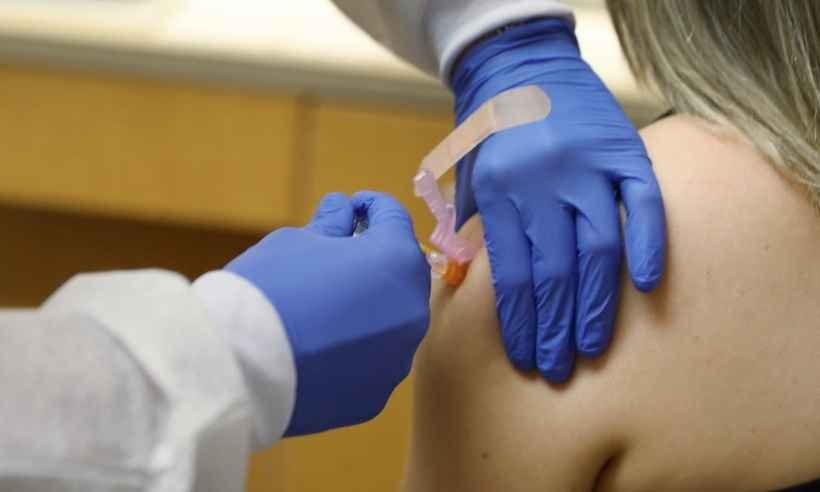 Vacina russa contra COVID-19 é segura e induziu boa resposta imune, diz 'Lancet' - JOE RAEDLE / GETTY IMAGES NORTH AMERICA / Getty Images via AFP