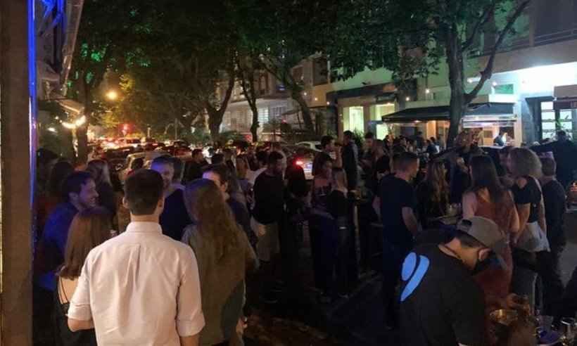 Lotados, bares do Leblon vivem clima de carnaval  - Redes Sociais/Reprodução
