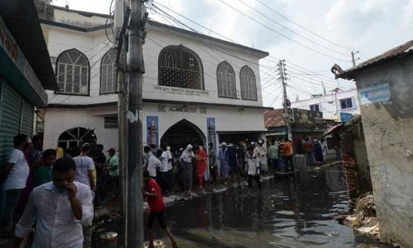Explosão de gás mata 16 pessoas em mesquita de Bangladesh - Munir UZ Zaman/AFP 