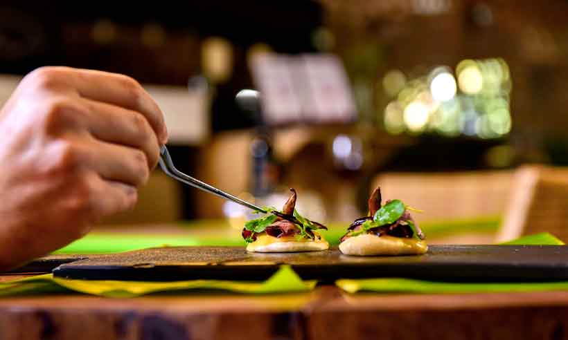 O que as faculdades de gastronomia estão fazendo para levar conhecimento prático aos alunos - Luciano Figuerôa/Divulgação