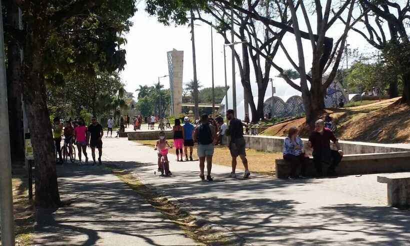 Exercício, lazer e sol: BH tem manhã de domingo com movimento intenso em vários pontos - Edésio Ferreira/EM/D. A. Press