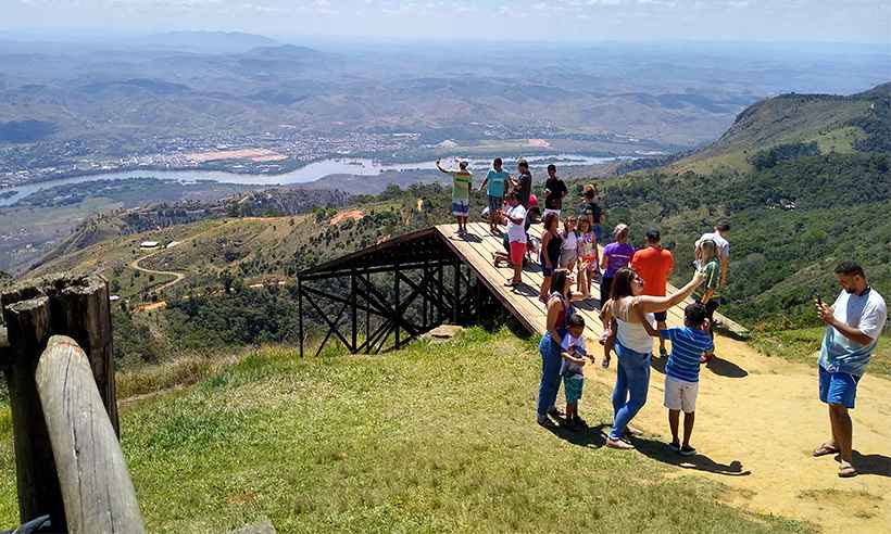 Aglomeração a 1.123 metros de altitude por uma selfie - Tim Filho