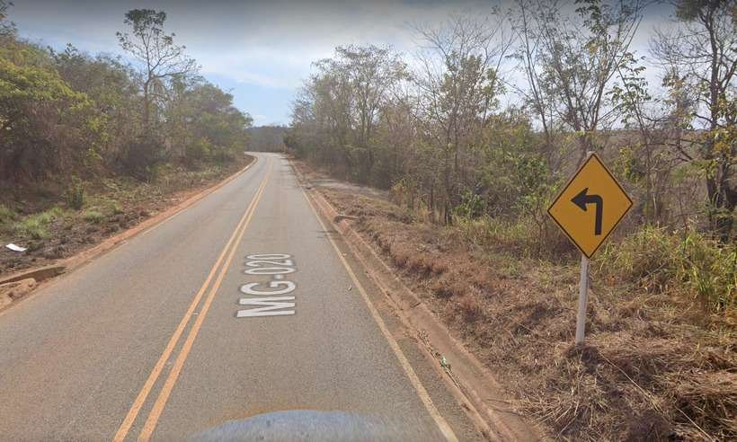 Criança morre em capotamento de carro; mãe, que dirigia, admite ter ingerido cerveja - Google Street View/Reprodução