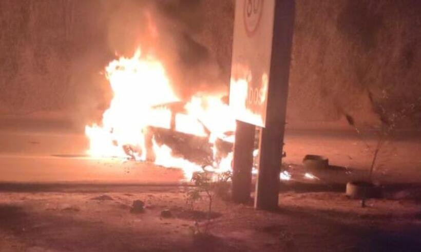 Acidente na BR-116 termina com morte e veículos incendiados - Divulgação/@comandogeralgv