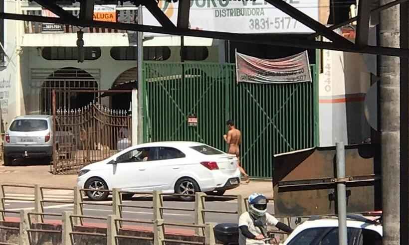 Homem tenta roubar carro, morde motorista e foge nu pelas ruas de Itabira - Bruno Andrade/DeFato