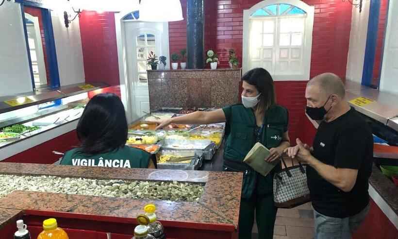 Restaurantes self-services do Barro Preto, em BH, são notificados  - Fiscalização de Controle Urbanístico e Ambiental da regional Centro-Sul/ Divulgação