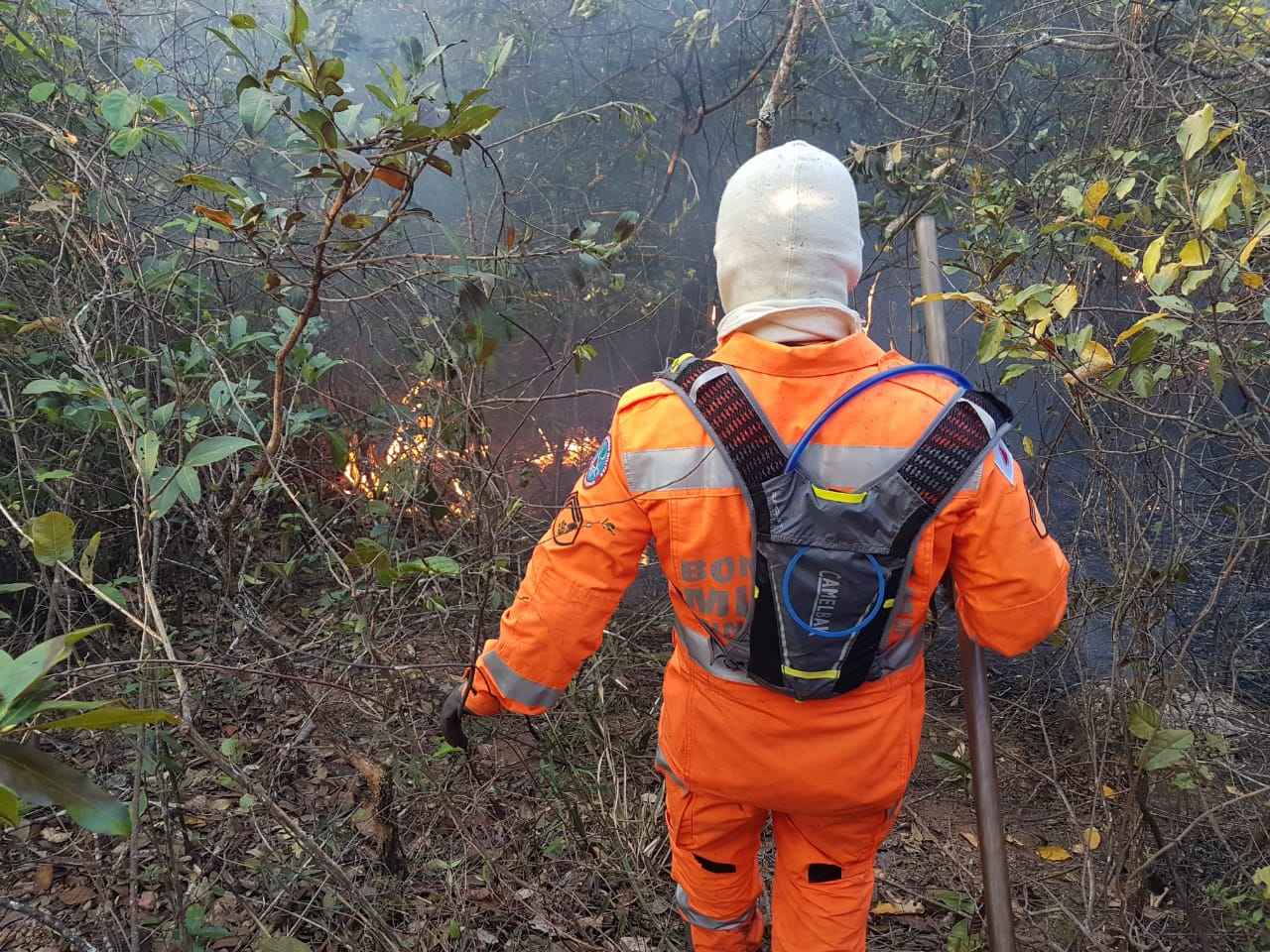 Fogo consome Serra da Moeda pelo 3° dia seguido; incêndio pode ser criminoso - CBMG/Divulgação