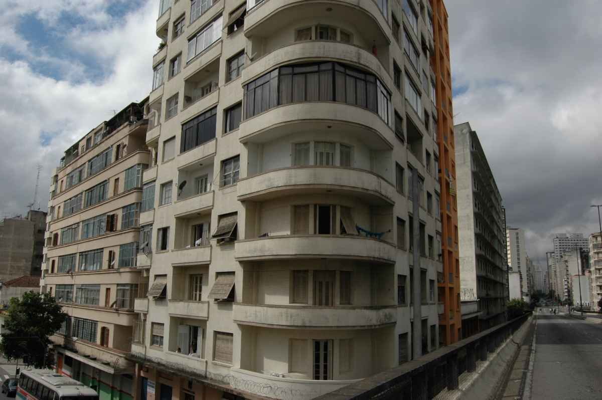 Condomínio contrata segurança para remover moradores de rua da calçada - Wikimedia Commons/reprodução