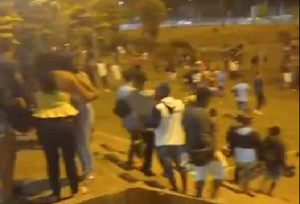 Vídeo: PM dispersa festa com mil pessoas a balas de borracha em Itabira - Reprodução/Twitter