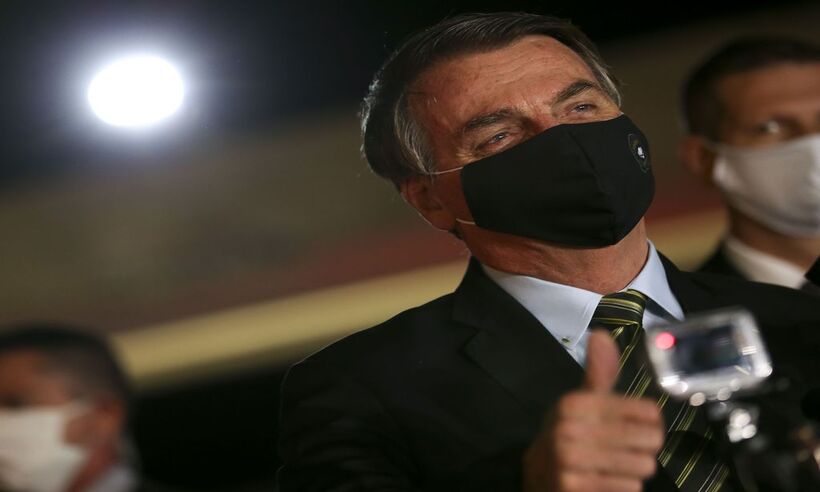 Bolsonaro desautoriza Paulo Guedes, desiste do Renda Brasil e mantém Bolsa-Família - AFP/Sérgio Lima