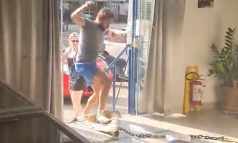 ''Cidadão de bem'': homem não aceita usar máscara e vandaliza sorveteria - Reprodução/Twitter