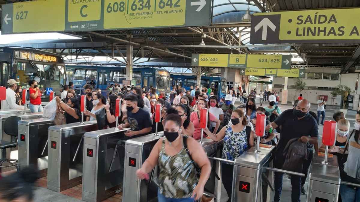 Estações Venda Nova e Vilarinho ficam abarrotadas após suspensão de ônibus - Gladyston Rodrigues/EM/D.A.Press