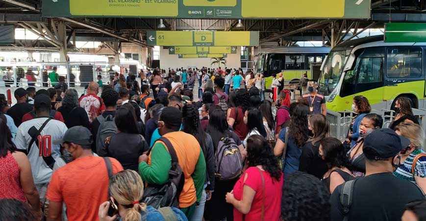 Queima de ônibus espalha medo e transtorno em Belo Horizonte - Gladyston Rodrigues/EM/D.A Press