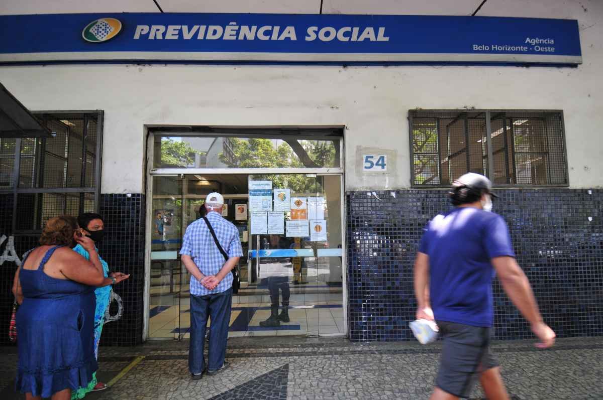 Falta de médicos peritos nas agências do INSS deixa segurados sem o auxílio doença - Leandro Couri/EM/DA Press
