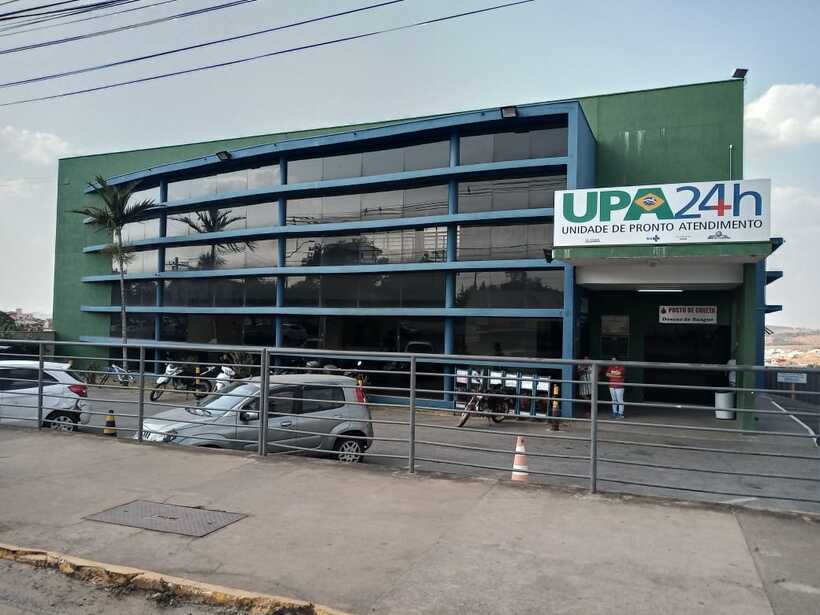 Lavras: manifestantes protestam contra a terceirização da UPA - Émile Patrício