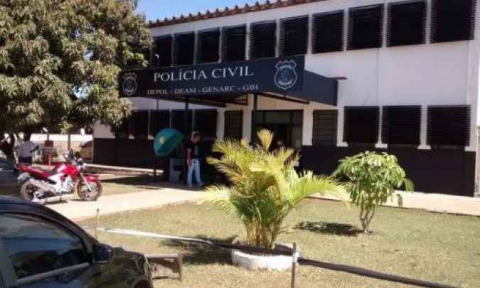 Polícia encontra recém-nascido enterrado em quintal e prende dona do imóvel - Policia civil de Goiás/ reprodução