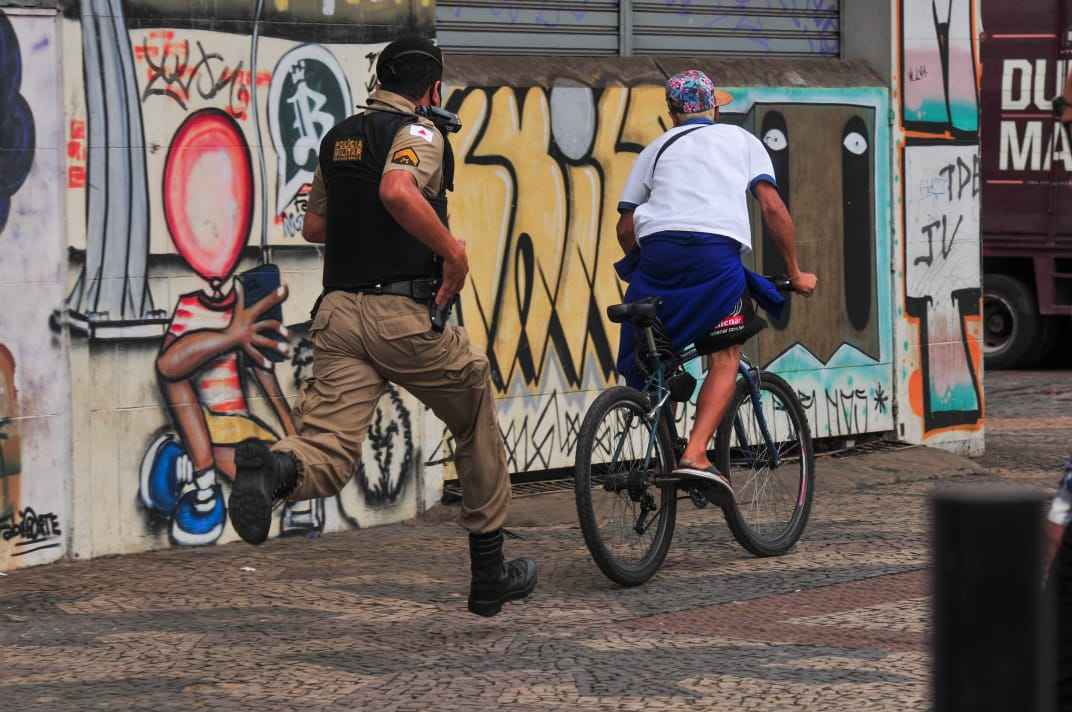 PM persegue traficante no Centro de BH; veja flagrante - Leandro Couri/EM/D.A.Press