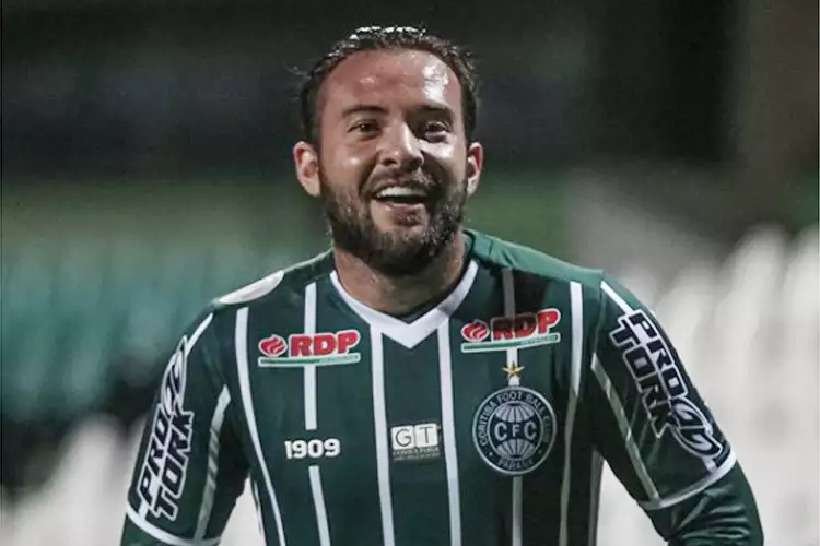 A pedido de Ney Franco, Cruzeiro encaminha contratação de Giovanni Piccolomo, do Coritiba - Coritiba/Divulgação
