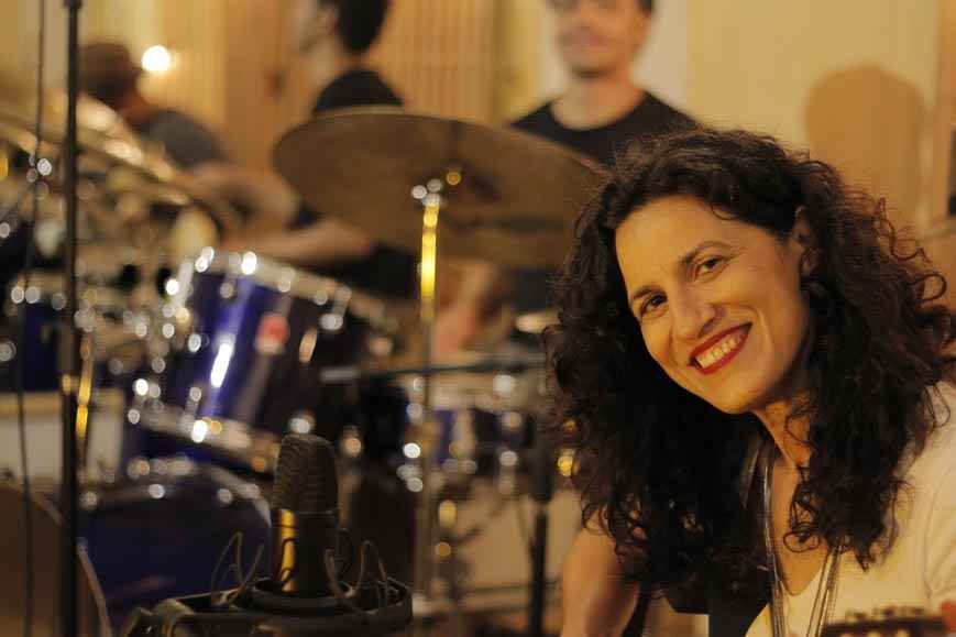 Regina Souza faz live, nesta sexta, para lançar o disco 'Chegaí' - Felipe Fantoni/Divulgação