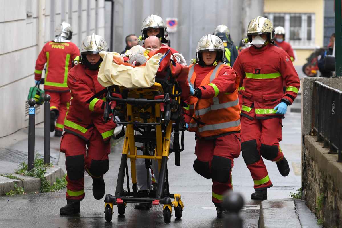 Ataque perto da antiga sede do 'Charlie Hebdo' em Paris deixa dois feridos - Alain JOCARD / AFP